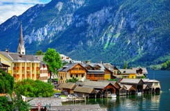 Hallstatt na paisagem cênico de Áustria dos cumes das montanhas Fotos de Stock Hallstatt na paisagem cênico de Áustria dos cumes das montanhas Fotos de Stock