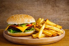 Hamburger e fritadas foto de stock royalty free Hamburger e fritadas foto de stock royalty free