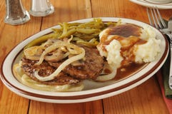 Hamburger salisbury steak Immagine Stock Libera da Diritti Hamburger salisbury steak Immagine Stock Libera da Diritti