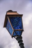 Hamer en sikkel op straatlantaarn wordt geschilderd, Montpellier, Frankrijk dat stock afbeeldingen Hamer en sikkel op straatlantaarn wordt geschilderd, Montpellier, Frankrijk dat stock afbeeldingen