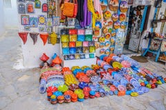 HAMMAMET,突尼斯- 2014年10月:麦地那石古老墙壁有义卖市场的2014年10月6日 库存图片 HAMMAMET,突尼斯- 2014年10月:麦地那石古老墙壁有义卖市场的2014年10月6日 库存图片