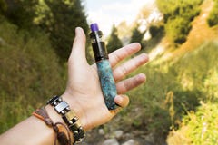 Hand met Vape royalty-vrije stock afbeeldingen Hand met Vape royalty-vrije stock afbeeldingen
