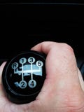 Hand på den manuella växelspaken royaltyfria foton Hand på den manuella växelspaken royaltyfria foton