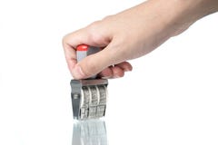 Hand som stämplar med datumet arkivbild Hand som stämplar med datumet arkivbild