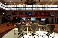 Handelpaneler på den Bovespa brasilianen lagerför utbyte marknadsför royaltyfri foto Handelpaneler på den Bovespa brasilianen lagerför utbyte marknadsför royaltyfri foto