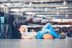 Handelsresande som väntar på avvikelse arkivfoto Handelsresande som väntar på avvikelse arkivfoto