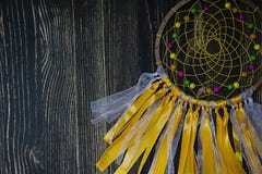 Handgjord dreamcatcher p? tr?bakgrund royaltyfri foto Handgjord dreamcatcher p? tr?bakgrund royaltyfri foto