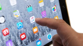 Handlag på Apple musik arkivfoto Handlag på Apple musik arkivfoto