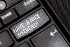 Handwriting tekst Ładnego weekend Pojęcia znaczenia życzenie ty dostajesz dobrych odpoczynkowych dni cieszysz się czas wolnego Kl obrazy royalty free Handwriting tekst Ładnego weekend Pojęcia znaczenia życzenie ty dostajesz dobrych odpoczynkowych dni cieszysz się czas wolnego Kl obrazy royalty free