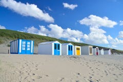 Hangars de plage sur la plage de Texel aux Pays-Bas photos libres de droits Hangars de plage sur la plage de Texel aux Pays-Bas photos libres de droits