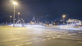 Hannover Niemcy, Styczeń, - 19, 2019: Czasu upływu widok ludzie i ruch drogowy krzyżuje ruchliwie skrzyżowanie w Hannover zbiory wideo Hannover Niemcy, Styczeń, - 19, 2019: Czasu upływu widok ludzie i ruch drogowy krzyżuje ruchliwie skrzyżowanie w Hannover zbiory wideo