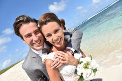 https://thumbs.dreamstime.com/t/happily-married-newly-weds-beach-smiling-portrait-happy-just-couple-64533490.jpg