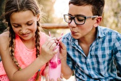 Happy boy and girl in love having fun drinking a smoothie outdoo royalty free stock photography Happy boy and girl in love having fun drinking a smoothie outdoo royalty free stock photography