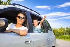 Happy little boy with father sitting in the car royalty free stock photography Happy little boy with father sitting in the car royalty free stock photography