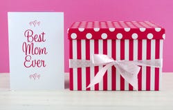 Happy Mothers Day pink and white gift with greeting card. royalty free stock photos Happy Mothers Day pink and white gift with greeting card. royalty free stock photos