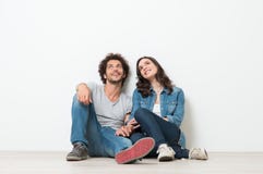 Happy Young Couple Looking Up Royalty Free Stock Images Happy Young Couple Looking Up Royalty Free Stock Images