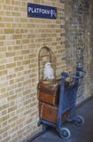 Harry Potter Platform på den arga drevstationen för konungar i London arkivbilder Harry Potter Platform på den arga drevstationen för konungar i London arkivbilder