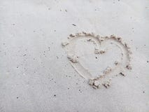 Hart op het zand stock foto's Hart op het zand stock foto's