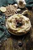 Hatay-` s berühmter Teller ist Humus lizenzfreie stockfotos Hatay-` s berühmter Teller ist Humus lizenzfreie stockfotos