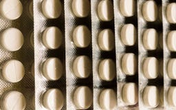 Haufen von den Kapseln verpackt in den Blasen, ringsum kopierte geformte Medizintablette oder antibiotische Pillen Medizinisches stockbilder Haufen von den Kapseln verpackt in den Blasen, ringsum kopierte geformte Medizintablette oder antibiotische Pillen Medizinisches stockbilder