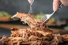 Haus machte gezogenes Schweinefleisch bereit gegessen zu werden lizenzfreie stockbilder Haus machte gezogenes Schweinefleisch bereit gegessen zu werden lizenzfreie stockbilder