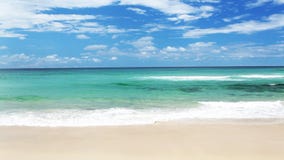 Hav med vågor på den Gold Coast stranden Hav med vågor på den Gold Coast stranden