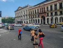 Havana-Stadt Kuba-Straßen, Leute, Autos lizenzfreies stockfoto Havana-Stadt Kuba-Straßen, Leute, Autos lizenzfreies stockfoto