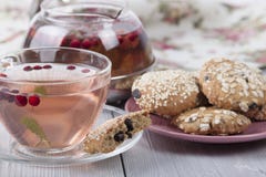 Havermeelkoekjes met sesam en thee Royalty-vrije Stock Fotografie Havermeelkoekjes met sesam en thee Royalty-vrije Stock Fotografie