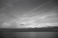 Havs- eller havvatten på blå himmel i miami, USA Aftonseascape efter solnedgång Fred lugn, frihet Natur vatten royaltyfria foton Havs- eller havvatten på blå himmel i miami, USA Aftonseascape efter solnedgång Fred lugn, frihet Natur vatten royaltyfria foton