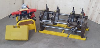 Hdpe λειτουργίας Munal μηχανή συγκόλλησης σωλήνων στοκ φωτογραφία με δικαίωμα ελεύθερης χρήσης Hdpe λειτουργίας Munal μηχανή συγκόλλησης σωλήνων στοκ φωτογραφία με δικαίωμα ελεύθερης χρήσης