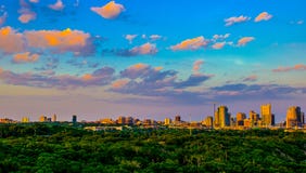 HDR Austin Skyline Vivid Evening Central il Texas fotografia stock libera da diritti HDR Austin Skyline Vivid Evening Central il Texas fotografia stock libera da diritti