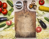 Healthy foods, cooking and vegetarian concept different vegetables and ingredients for the salad, lined around vintage cutting royalty free stock photography Healthy foods, cooking and vegetarian concept different vegetables and ingredients for the salad, lined around vintage cutting royalty free stock photography