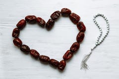 Heart shaped by dates and white rosary for Ramadan and Friday message concept stock photography Heart shaped by dates and white rosary for Ramadan and Friday message concept stock photography