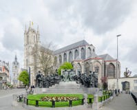 Heiliges Bavo Cathedral von J Van Eyck Square ist eine gotische Kathedrale in Gent lizenzfreie stockbilder Heiliges Bavo Cathedral von J Van Eyck Square ist eine gotische Kathedrale in Gent lizenzfreie stockbilder
