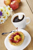 Heißer Kaffee und geschmackvoller Kuchen stockfotos Heißer Kaffee und geschmackvoller Kuchen stockfotos