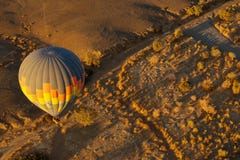 Heißluft-Ballon-Sonnenaufgang lizenzfreie stockfotografie Heißluft-Ballon-Sonnenaufgang lizenzfreie stockfotografie