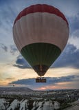 Heißluftballone entfernen sich bei Sonnenaufgang über Cappadocia, stockfotos Heißluftballone entfernen sich bei Sonnenaufgang über Cappadocia, stockfotos