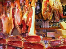 Hela skinkor, helgon Josep Market, Barcelona royaltyfri bild Hela skinkor, helgon Josep Market, Barcelona royaltyfri bild