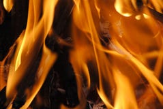 Heldere oranje vlam van brand stock fotografie Heldere oranje vlam van brand stock fotografie