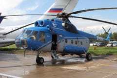 Helikopter Mi-8 przy Międzynarodowym lotnictwa i przestrzeni salonem M Obrazy Stock Helikopter Mi-8 przy Międzynarodowym lotnictwa i przestrzeni salonem M Obrazy Stock