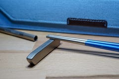 Helsinki Finlandia, Marzec, - 27, 2019: Chopsticks i słoma robić titanium dla podtrzymywalnego zamierzają i używać klingerytu one obrazy royalty free Helsinki Finlandia, Marzec, - 27, 2019: Chopsticks i słoma robić titanium dla podtrzymywalnego zamierzają i używać klingerytu one obrazy royalty free