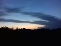 Hemel die in de avond na zonsondergang verschijnen royalty-vrije stock afbeeldingen Hemel die in de avond na zonsondergang verschijnen royalty-vrije stock afbeeldingen