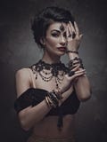 Hemlig framsida Mata Hari attraktiva magdansdansaredanser klär den östliga flickaorangen fotografering för bildbyråer Hemlig framsida Mata Hari attraktiva magdansdansaredanser klär den östliga flickaorangen fotografering för bildbyråer
