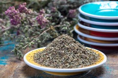 Herbes de Провансаль, смесь высушенных трав учитывало типичный стоковые фотографии rf Herbes de Провансаль, смесь высушенных трав учитывало типичный стоковые фотографии rf