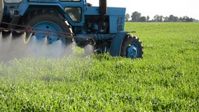 Herbicida del espray del tractor metrajes Herbicida del espray del tractor metrajes