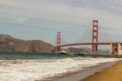 Hermosa vista del tiro de puente Golden Gate del panadero Beach en San Francisco fotos de archivo libres de regalías Hermosa vista del tiro de puente Golden Gate del panadero Beach en San Francisco fotos de archivo libres de regalías
