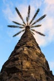 Het bekijken omhoog silhouetten van palm tegen blauwe hemelduri royalty-vrije stock afbeeldingen Het bekijken omhoog silhouetten van palm tegen blauwe hemelduri royalty-vrije stock afbeeldingen