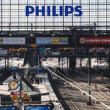 Het binnenland van Hamburg Hauptbahnhof wijd royalty-vrije stock afbeeldingen Het binnenland van Hamburg Hauptbahnhof wijd royalty-vrije stock afbeeldingen