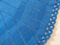 Het blauw haakt tafelkleed stock afbeeldingen Het blauw haakt tafelkleed stock afbeeldingen