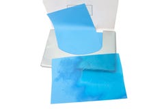 Het blauwe het bladdocument van de Olievlek voor verwijdert bovenmatige olie op olieachtig gezicht stock fotografie Het blauwe het bladdocument van de Olievlek voor verwijdert bovenmatige olie op olieachtig gezicht stock fotografie